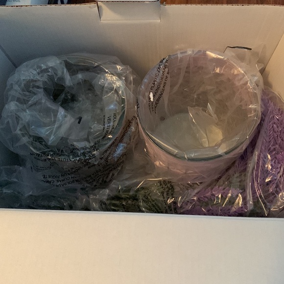 Scentsy Lavender Bouquet Warmer - Picture 2 of 4